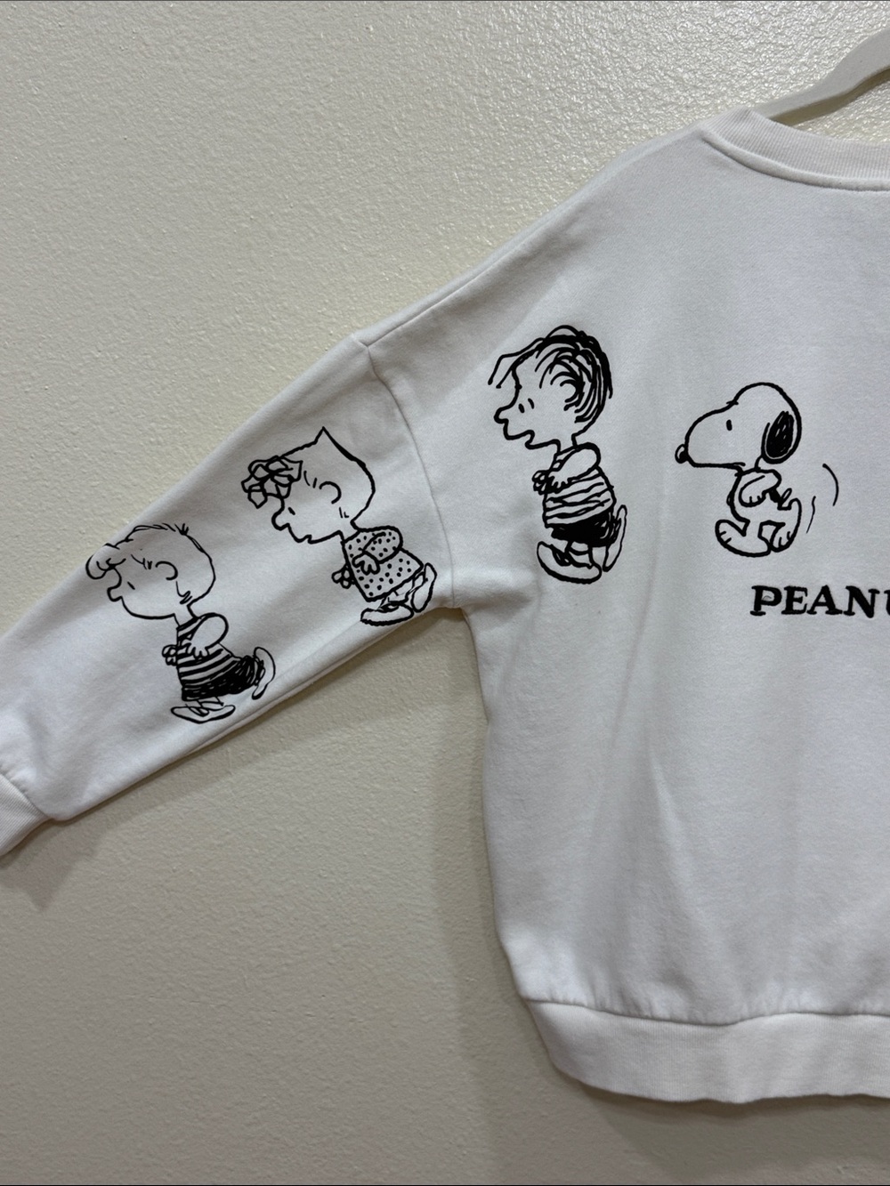 Peanuts Snoopy White Crewneck Sweatshirt Women’s Size XL - Picture 5 of 8